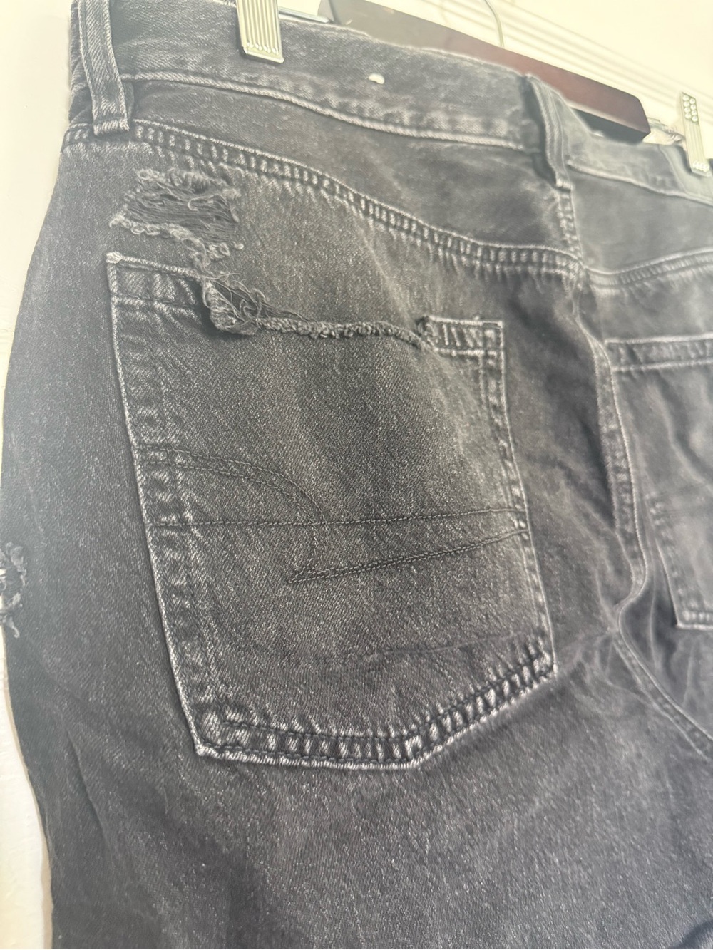 American Eagle Outfitters 90’s Boyfriend Black Distressed Denim Jean Shorts Sz 8 - Picture 10 of 15